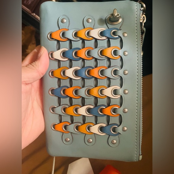 Coach Turnlock Wristlet 21 chainlink - Picture 1 of 4
